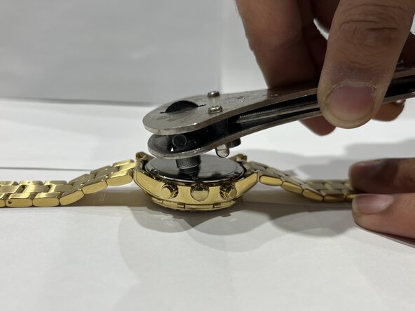 How to Replace a Guess W0016L2 Watch Battery: crwdns2935265:08crwdnd2935265:02crwdnd2935265:03crwdne2935265:0