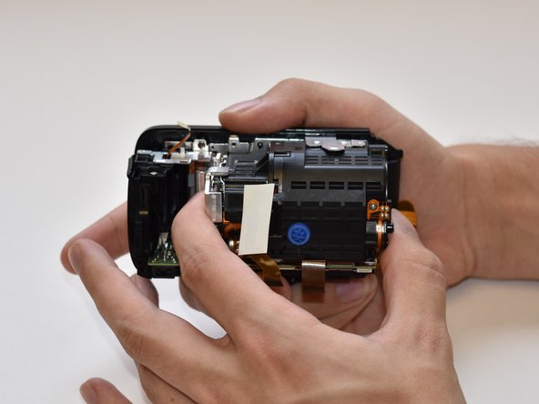 Canon Vixia HF R62 Display Panel Replacement: crwdns2935265:023crwdnd2935265:02crwdnd2935265:03crwdne2935265:0