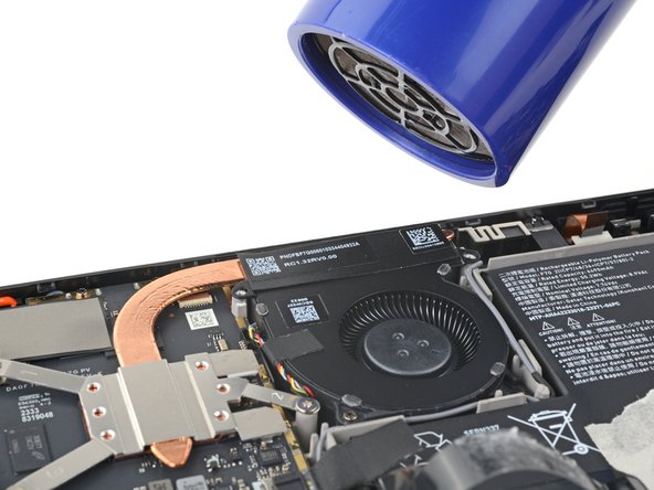 Steam Deck OLED Front Shell Replacement, Soften the sticker adhesive: crwdns2935265:075crwdnd2935265:02crwdnd2935265:02crwdne2935265:0