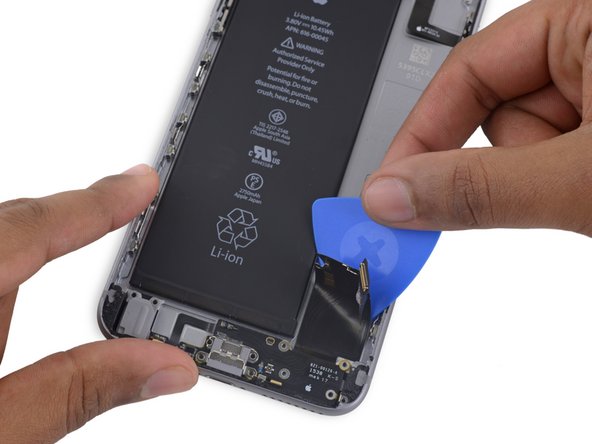 iPhone 6s Plus Lightning 接口和耳机插口: 步骤 65 中的图像 2，3