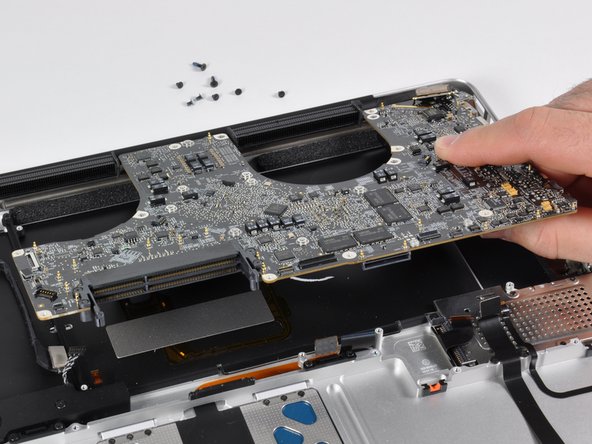 MacBook Pro 17" Unibody Teardown: crwdns2935265:017crwdnd2935265:02crwdnd2935265:02crwdne2935265:0