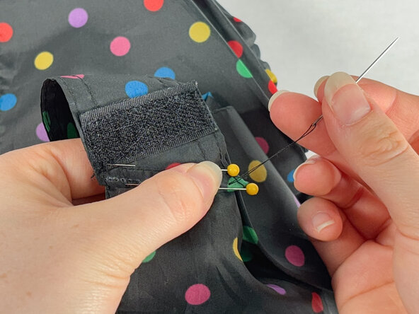 How to Reattach an Umbrella Strap: passo 8, immagine 2 di 2