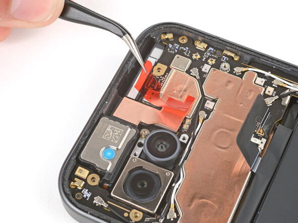 Google Pixel 9a Logic Board Replacement: passo 50, immagine 2 di 3