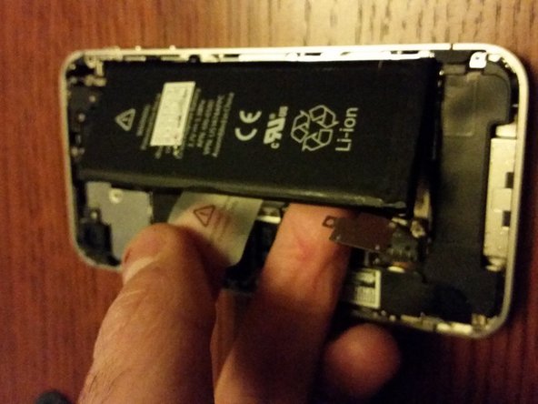 i Phone 4s Screen Replacement, Remove Battery: crwdns2935265:05crwdnd2935265:02crwdnd2935265:03crwdne2935265:0