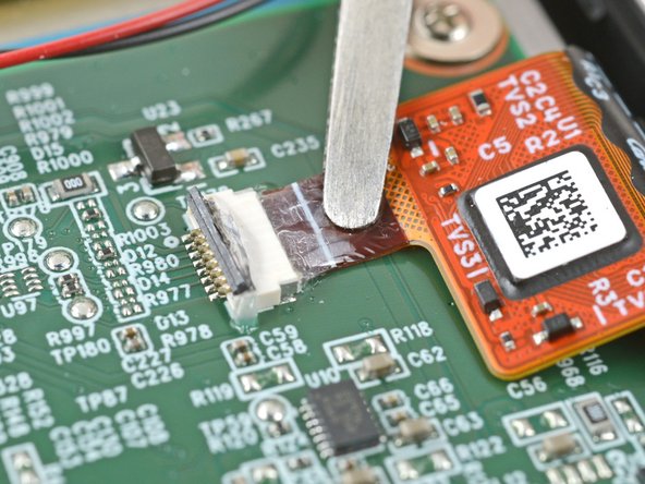 Kobo Clara BW (N365) Screen Replacement, Disconnect the digitizer cable: crwdns2935265:033crwdnd2935265:02crwdnd2935265:03crwdne2935265:0