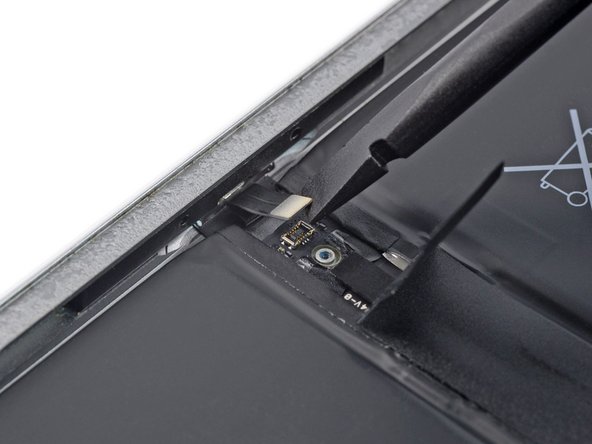 iPad Pro 12.9" 2nd Gen Battery Replacement, Disconnect the smart connector: crwdns2935265:061crwdnd2935265:02crwdnd2935265:03crwdne2935265:0