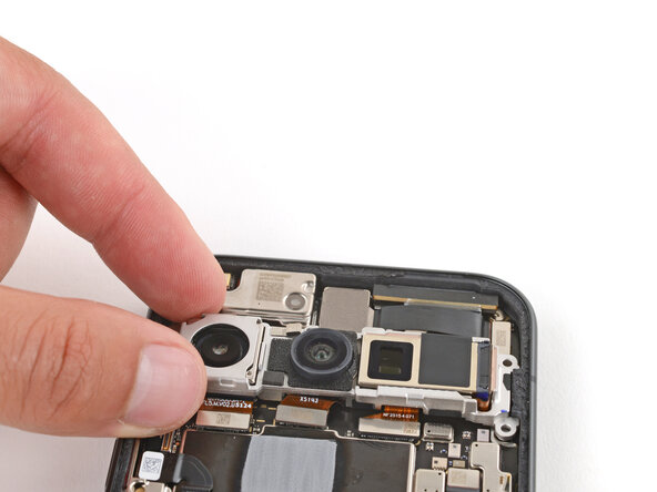Google Pixel 10 Rear Cameras Replacement, Remove the rear cameras: 24 단계, 이미지 2개 중 1개