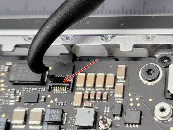 MacBook Pro 13" Two Thunderbolt Ports 2020 Touchbar Removal, Disconnecting More Flex Cables: crwdns2935265:033crwdnd2935265:02crwdnd2935265:03crwdne2935265:0