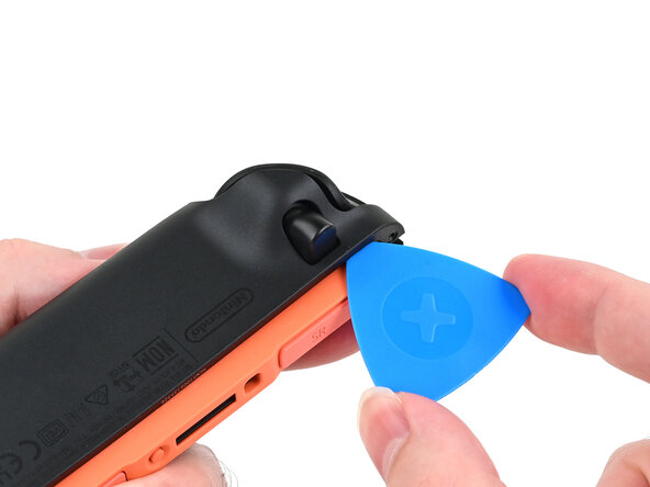 Joy-Con 2 (Right) Joystick Replacement, Insert a second opening pick: crwdns2935265:08crwdnd2935265:02crwdnd2935265:03crwdne2935265:0