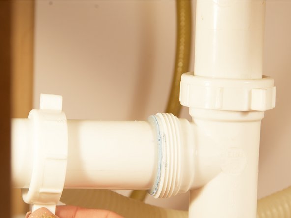 How to fix a clogged garbage disposal: crwdns2935265:04crwdnd2935265:02crwdnd2935265:02crwdne2935265:0