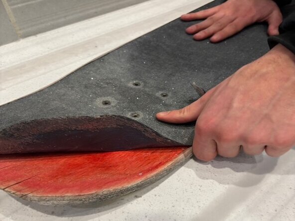 How to Repair a Waterlogged Skateboard: crwdns2935265:07crwdnd2935265:03crwdnd2935265:03crwdne2935265:0