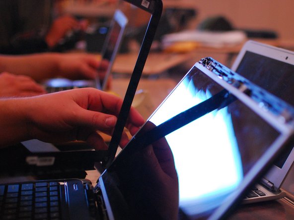 HP Pavilion G6-2249wm screen Replacement, screen cover removal: crwdns2935265:04crwdnd2935265:02crwdnd2935265:02crwdne2935265:0