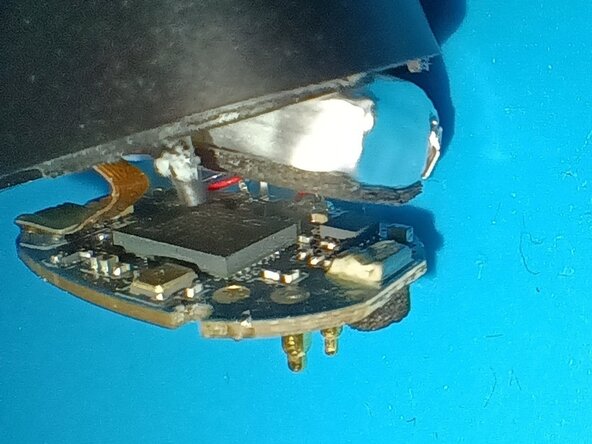 fix rattling sound, Lift the battery up: crwdns2935265:010crwdnd2935265:02crwdnd2935265:02crwdne2935265:0