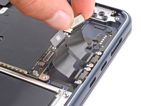 MacBook Air 15" 2024 Thunderbolt Ports Replacement, Separate the cables adhesive: crwdns2935265:021crwdnd2935265:03crwdnd2935265:03crwdne2935265:0