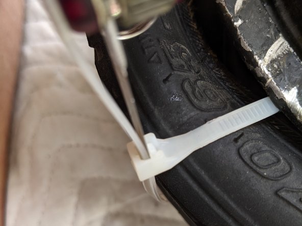 Gotway Begode Mten3 Tire or Inner Tube Replacement, Remove the tire (zip tie method): crwdns2935265:011crwdnd2935265:03crwdnd2935265:03crwdne2935265:0