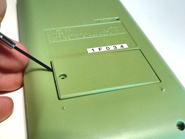 Sharp EL-531X Battery Replacement, Remove the battery door (optional): crwdns2935265:05crwdnd2935265:02crwdnd2935265:03crwdne2935265:0