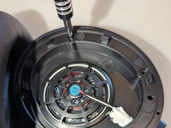 Soundcore Headphone Battery Replacement, Remove speaker from housing to expose the battery.: crwdns2935265:02crwdnd2935265:02crwdnd2935265:03crwdne2935265:0