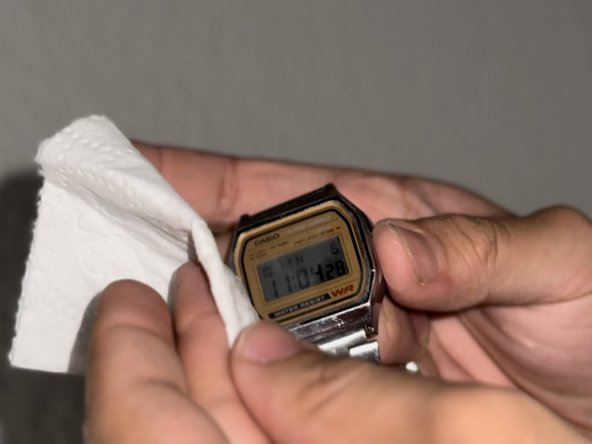 How to Remove the Scratches from an Acrylic Watch Face: crwdns2935265:07crwdnd2935265:02crwdnd2935265:03crwdne2935265:0