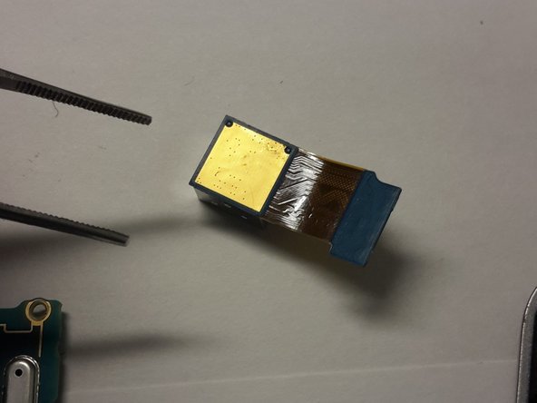 BlackBerry Z30 Middle Frame Replacement, Remove the Rear Camera: crwdns2935265:011crwdnd2935265:02crwdnd2935265:02crwdne2935265:0