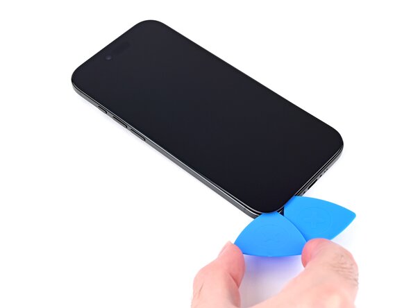 iPhone Air Screen Replacement, Separate the left edge adhesive: crwdns2935265:010crwdnd2935265:02crwdnd2935265:03crwdne2935265:0