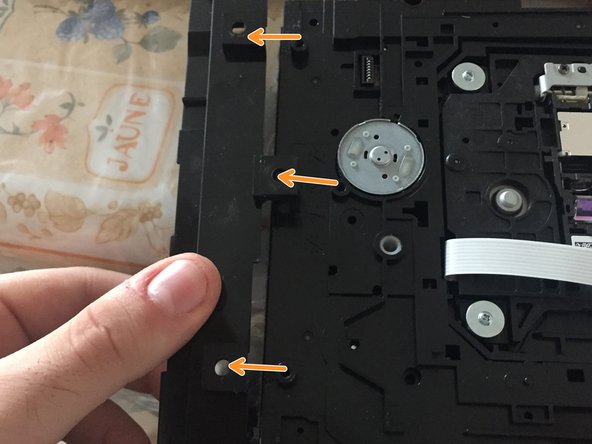 Sony BDV-NF620 Teardown, Disc inlet: crwdns2935265:08crwdnd2935265:02crwdnd2935265:02crwdne2935265:0