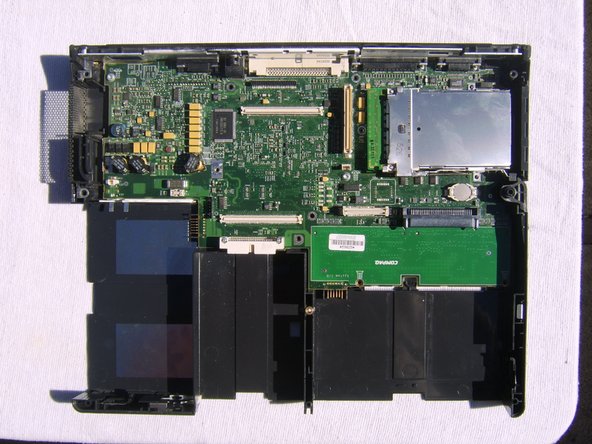 Disassembling the Compaq Armada 7800: crwdns2935265:026crwdnd2935265:01crwdnd2935265:01crwdne2935265:0