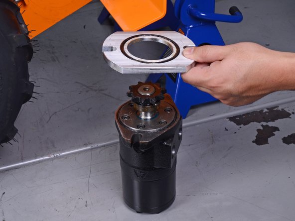 Barreto Tillers E1320HTRLR 2016 Wheel Drive Motor Replacement, Remove the spacer: crwdns2935265:036crwdnd2935265:02crwdnd2935265:02crwdne2935265:0