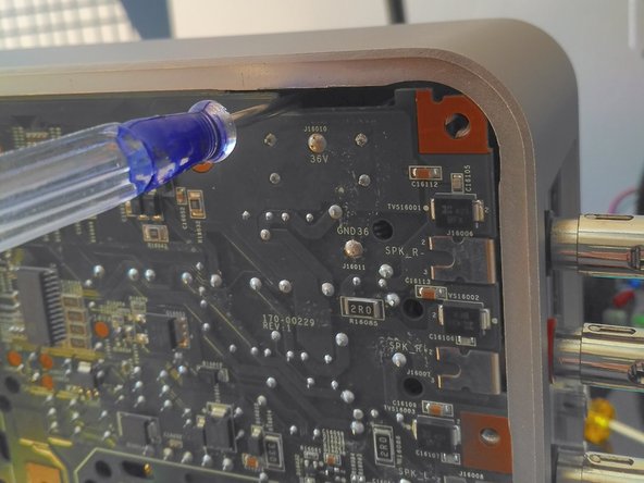 Sonos Connect Fuse Replacement, Unclip the top cover: crwdns2935265:03crwdnd2935265:02crwdnd2935265:02crwdne2935265:0