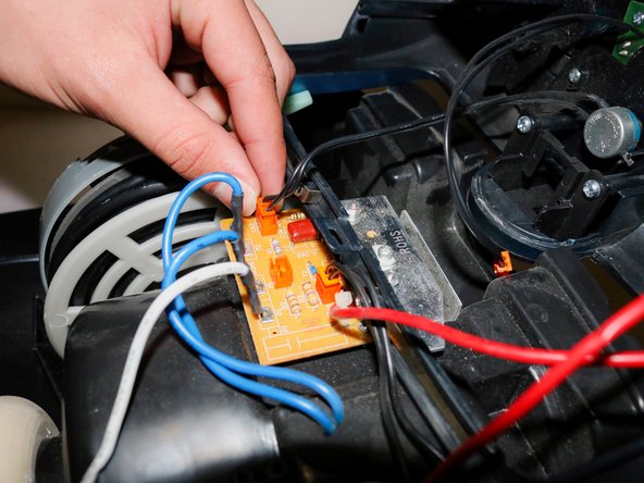 Bissell OptiClean Cyclonic Vacuum Motor and Circuit Board Replacement: crwdns2935265:015crwdnd2935265:02crwdnd2935265:03crwdne2935265:0