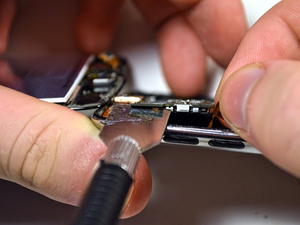 iPod Touch 4th Generation 30 Pin Dock Connector Replacement: crwdns2935265:015crwdnd2935265:02crwdnd2935265:03crwdne2935265:0