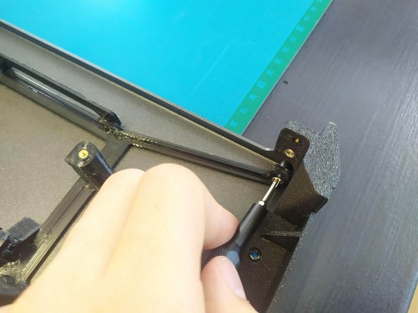 6- Montage PC Infinity, Montage du squelette dans le boitier (suite): étape 2, image 1 de 2