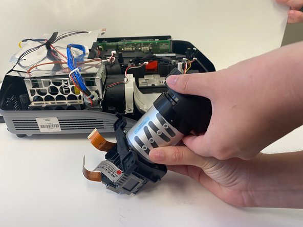 Hitachi CP-X440 Lens Replacement: crwdns2935265:011crwdnd2935265:02crwdnd2935265:03crwdne2935265:0