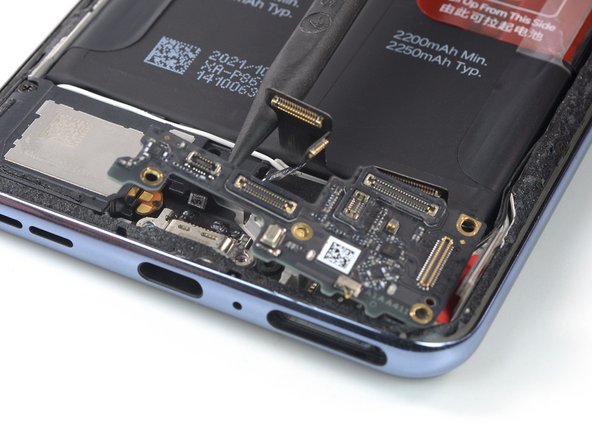 OnePlus Nord 2 5G Daughterboard Replacement, Pry up the daughterboard: crwdns2935265:025crwdnd2935265:02crwdnd2935265:02crwdne2935265:0