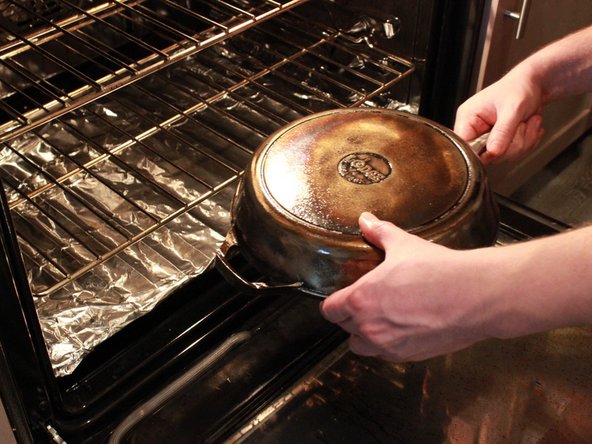 How to Strip and Recoat a Cast Iron Skillet: crwdns2935265:06crwdnd2935265:02crwdnd2935265:02crwdne2935265:0