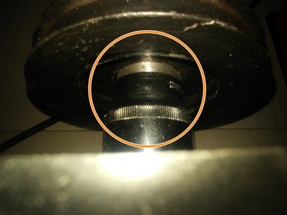 Kinzo 8E116 Center Pulley Bearing Replacement, press the axle back in: crwdns2935265:06crwdnd2935265:02crwdnd2935265:03crwdne2935265:0