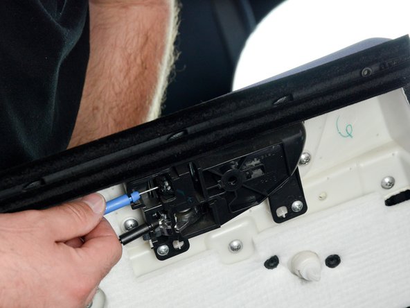 2010-Present Subaru Legacy Rear Door Reassembly: crwdns2935265:03crwdnd2935265:02crwdnd2935265:02crwdne2935265:0