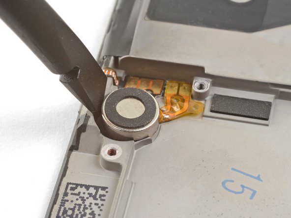 OnePlus 5 Screen and Digitizer Assembly Replacement, Vibration Motor: crwdns2935265:038crwdnd2935265:03crwdnd2935265:03crwdne2935265:0