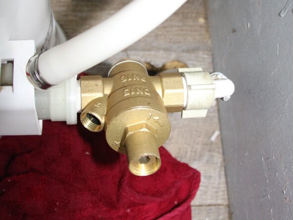 How to Fix RV Toilet Water Pressure: crwdns2935265:08crwdnd2935265:03crwdnd2935265:03crwdne2935265:0