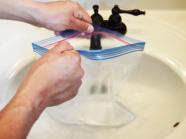 How to Remove Calcium Buildup from a Shower Head: crwdns2935265:04crwdnd2935265:03crwdnd2935265:03crwdne2935265:0