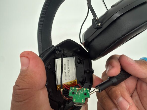V-Moda Crossfade II Wireless Charging Port Board Replacement: step 3, image 3 of 3