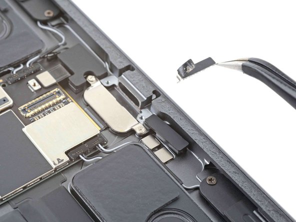 iPad Pro 11" 2nd Gen Logic Board Replacement, Remove the bottom left speaker cable bracket: crwdns2935265:068crwdnd2935265:03crwdnd2935265:03crwdne2935265:0