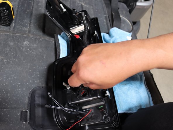 2021 Chevrolet Silverado Tail Light Replacement: crwdns2935265:04crwdnd2935265:02crwdnd2935265:03crwdne2935265:0