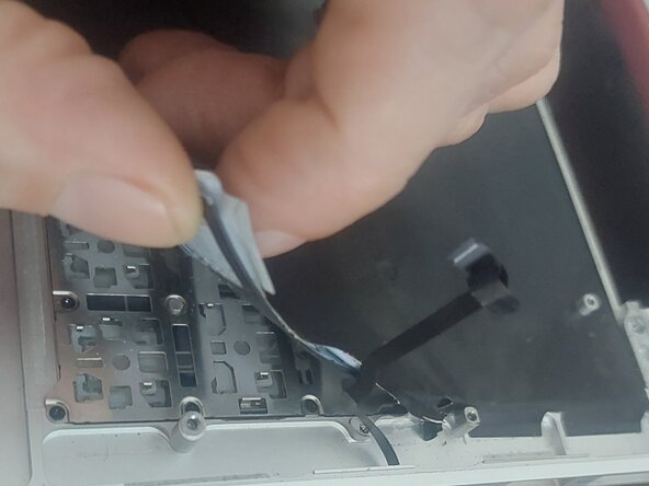 MacBook Air 11" Mid 2013 Keyboard Replacement, Removing the backlight: 手順 2、 2の画像 2