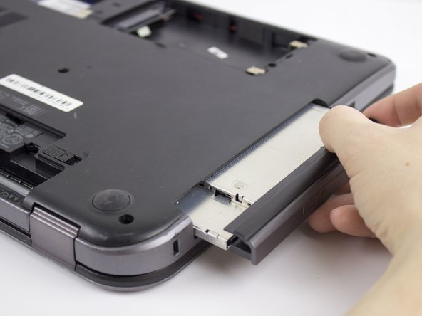 Dell Inspiron 17R-5737 Screen Replacement, Optical Drive: crwdns2935265:04crwdnd2935265:02crwdnd2935265:02crwdne2935265:0