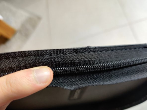 Bose QuietComfort 35 Case Zipper Replacement: crwdns2935265:018crwdnd2935265:02crwdnd2935265:03crwdne2935265:0