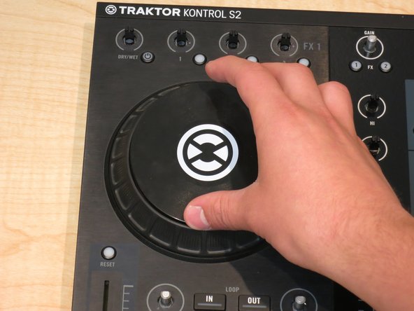 Native Instruments Traktor Kontrol S2 MK1: Disassembly and Jog Wheel Replacement: crwdns2935265:03crwdnd2935265:02crwdnd2935265:03crwdne2935265:0