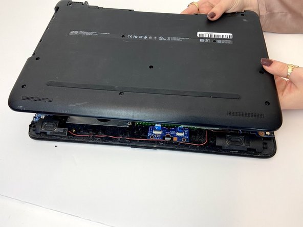 HP 15-ay114cy Speakers Replacement, Remove the Back Cover: crwdns2935265:06crwdnd2935265:02crwdnd2935265:03crwdne2935265:0