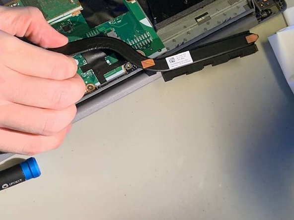 Lenovo IdeaPad 3-1481W000NGUS Motherboard Replacement, Heat Sink: crwdns2935265:017crwdnd2935265:03crwdnd2935265:03crwdne2935265:0