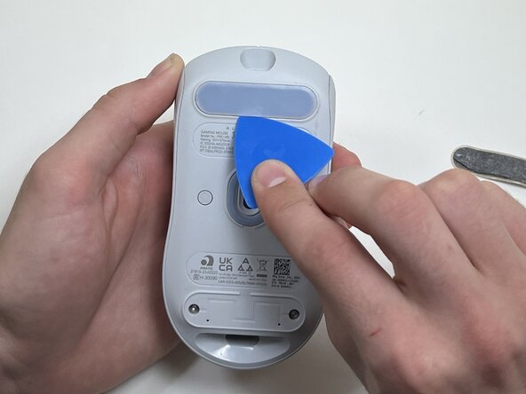 Alienware Pro Wireless Gaming Mouse Side Button Replacement: step 2, image 1 of 2