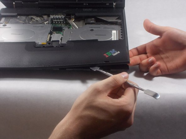 IBM ThinkPad A31 Display Replacement: crwdns2935265:05crwdnd2935265:02crwdnd2935265:02crwdne2935265:0